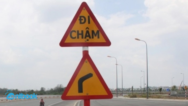 biển báo đi chậm
