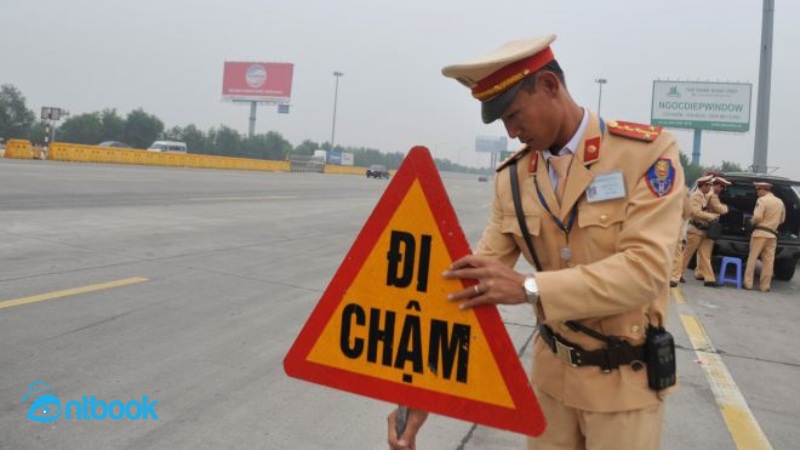 biển báo đi chậm