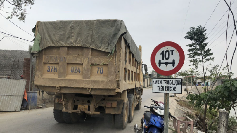 Biển cấm tải trọng trục xe P.116