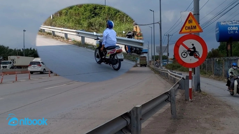 Biển cấm xe máy