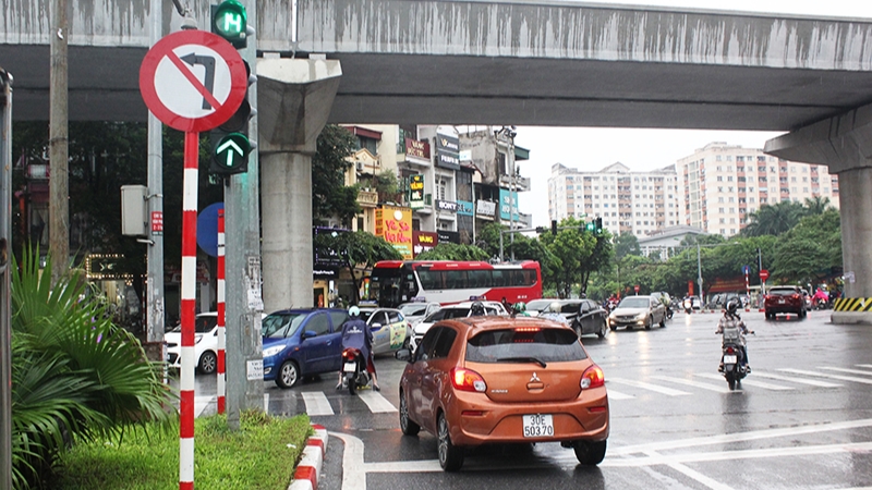 khi gặp biển nào xe được rẽ trái