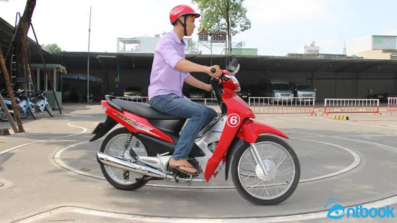 sách học bằng lái xe máy A1