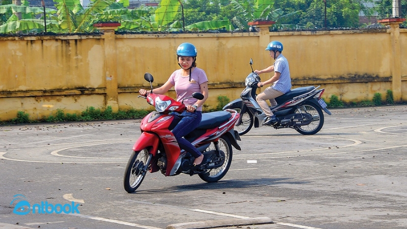 Thi bằng lái xe máy bao nhiêu câu