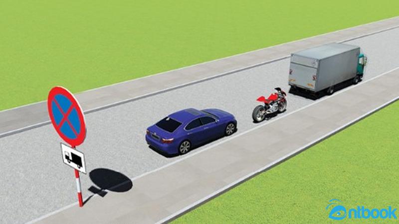 Xe nào đỗ vi phạm quy tắc giao thông